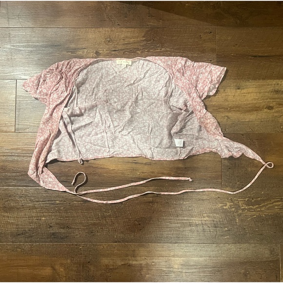Floral pink and white pacsun wrap top xs - Picture 3 of 4